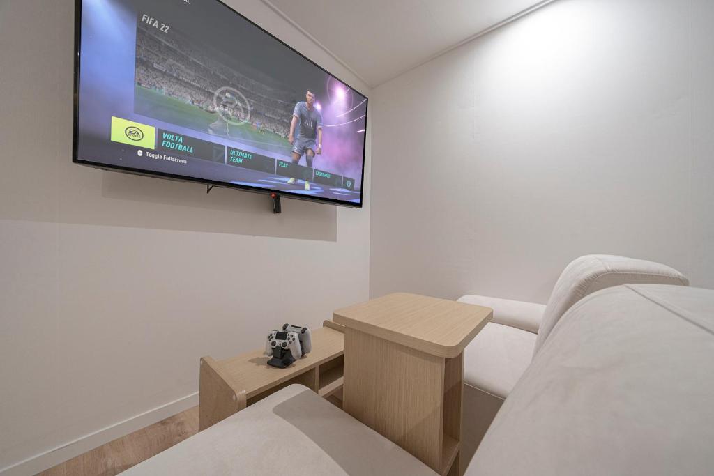 TV a/nebo společenská místnost v ubytování Aank Hotel Daejeon Yuseong 2nd