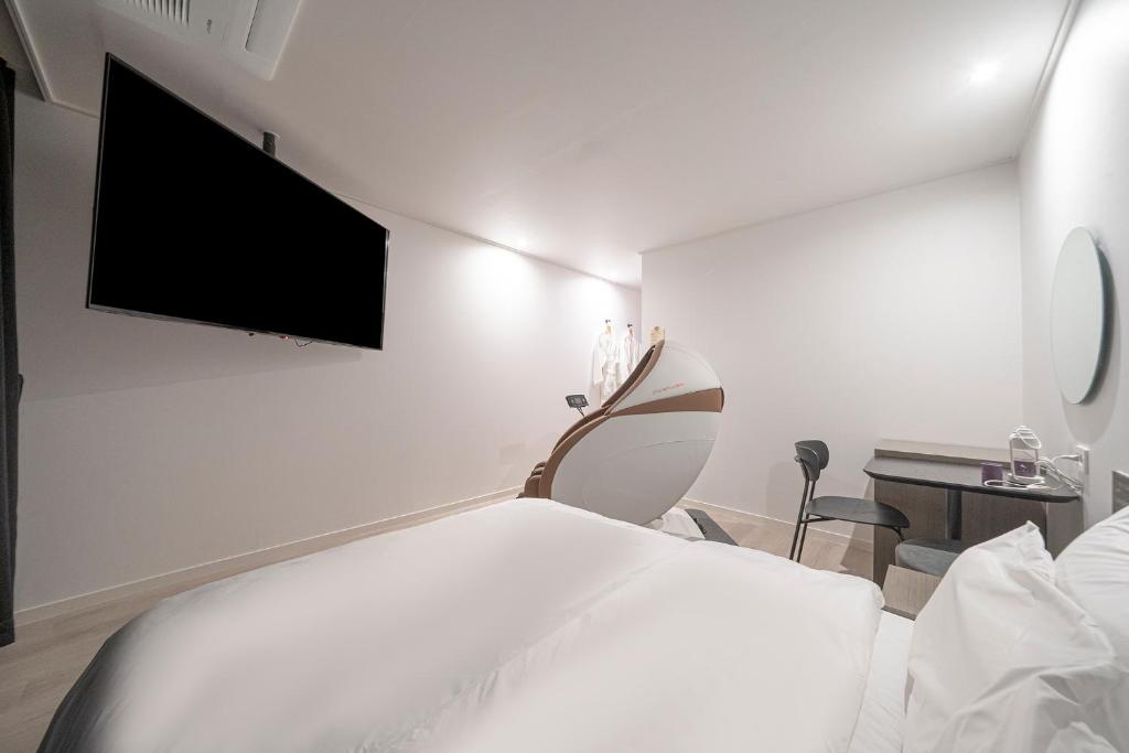 TV a/nebo společenská místnost v ubytování Aank Hotel Daejeon Yuseong 2nd