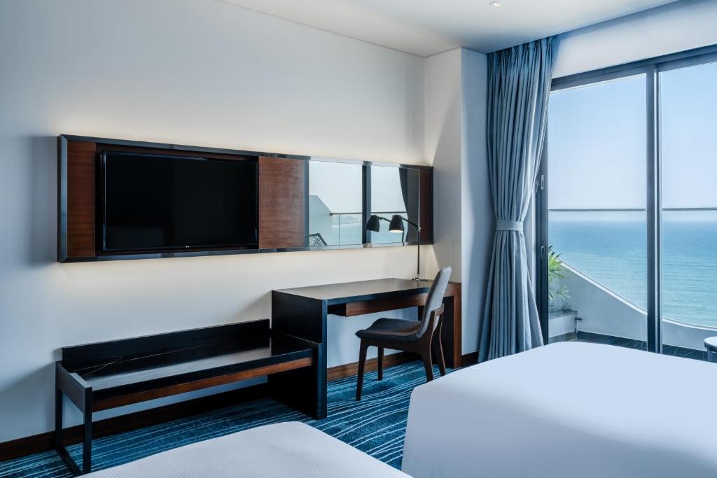 Phòng Deluxe 2 Giường Đơn Có Ban Công Nhìn Ra Biển