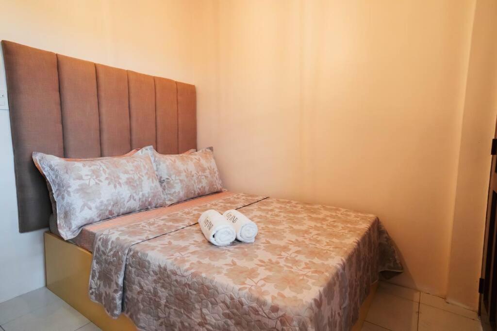 Postel nebo postele na pokoji v ubytování Cozy BNB - Unit L