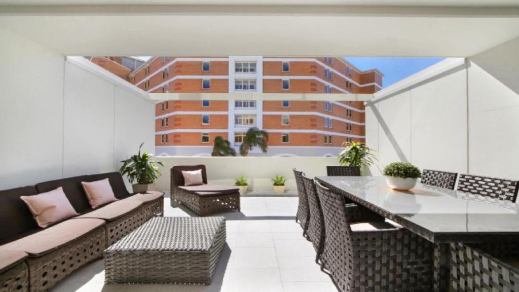 Un lugar para sentarse en The Harmony Suite Wifi , Short Walk To Beach Accom Holidays