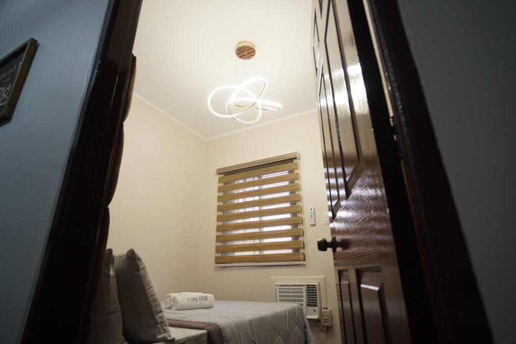 Postel nebo postele na pokoji v ubytování Cozy BNB - Unit G