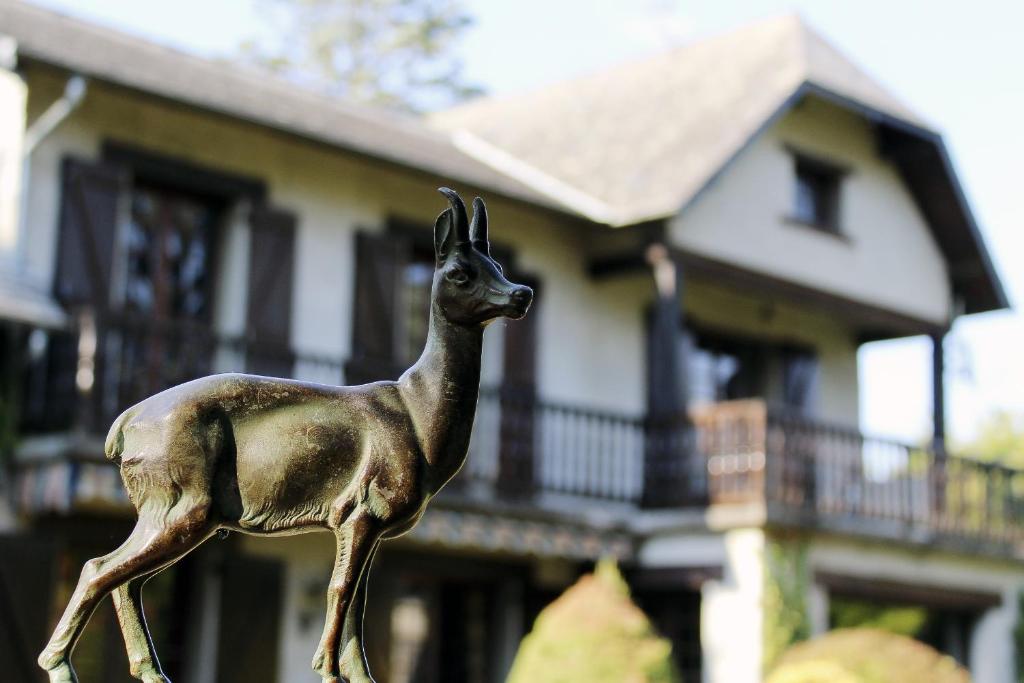 a statue of a deer in front of a house at Villa les Isards au cœur d'Argelès-Gazost in Argelès-Gazost