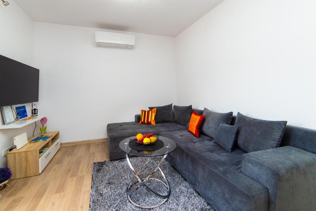 TV a/nebo společenská místnost v ubytování Apartment Karlo - Grad Ploče, Croatia