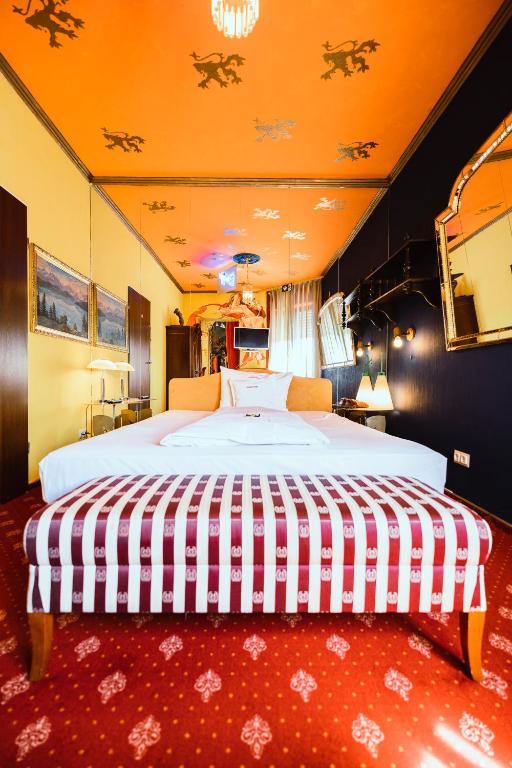 Postel nebo postele na pokoji v ubytování Design Hotel Euskirchen