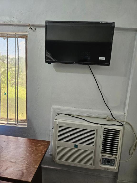 TV a/nebo společenská místnost v ubytování Antipolo Budget Hostel,Family Rooms