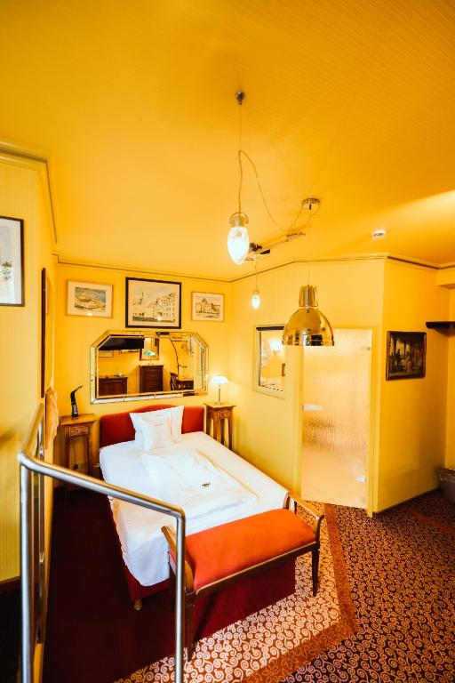 Postel nebo postele na pokoji v ubytování Design Hotel Euskirchen