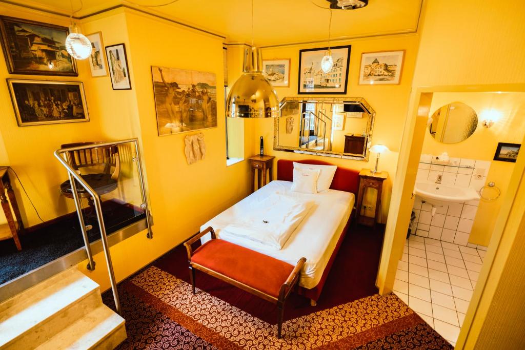 Postel nebo postele na pokoji v ubytování Design Hotel Euskirchen