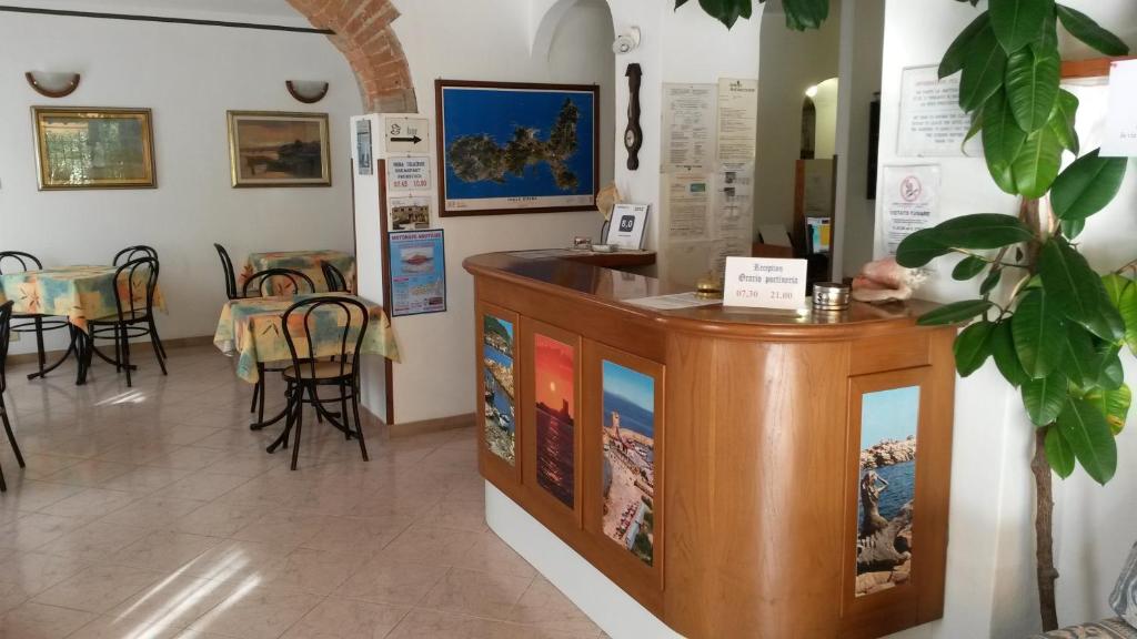 TV a/nebo společenská místnost v ubytování Hotel Anselmi
