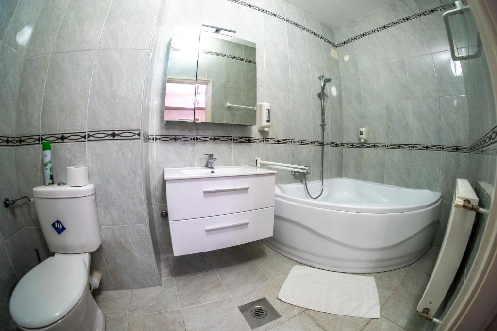 Zdjęcie z galerii obiektu Hotel Dzsungel w Nyíregyházie