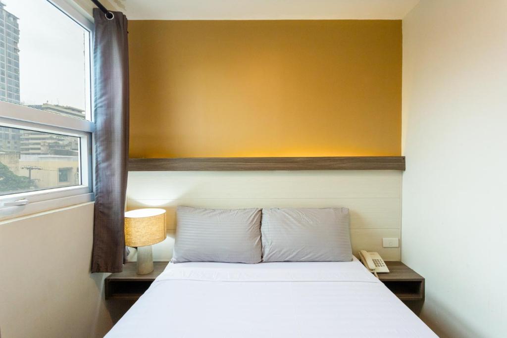 Postel nebo postele na pokoji v ubytování The Rooms by Alinace at Mango Hotel