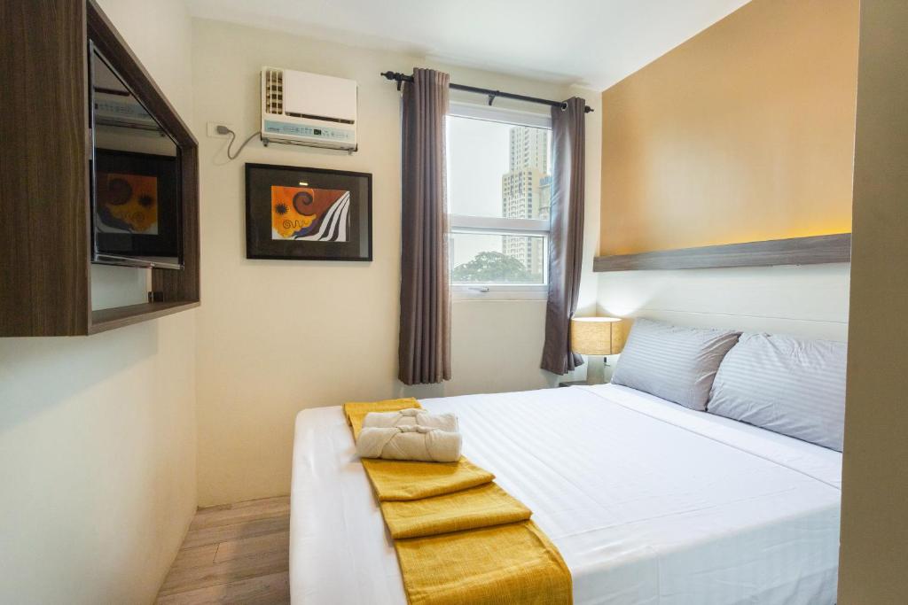 Ein Bett oder Betten in einem Zimmer der Unterkunft The Rooms by Alinace at Mango Hotel