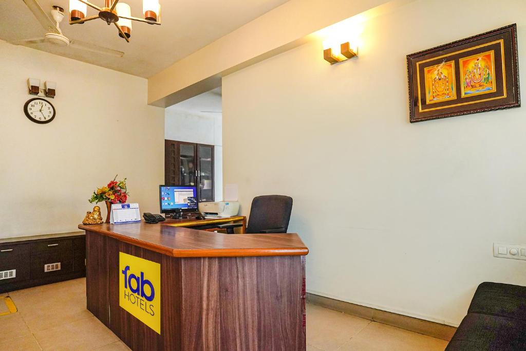 TV a/nebo společenská místnost v ubytování FabHotel Home Tree Service Apartment - Nr Anna Tower