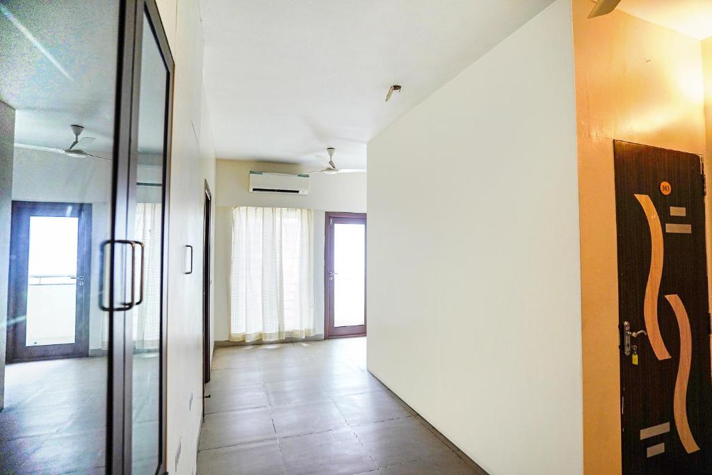 Fotografie z fotogalerie ubytování FabHotel Home Tree Service Apartment - Nr Anna Tower v destinaci Čennaí