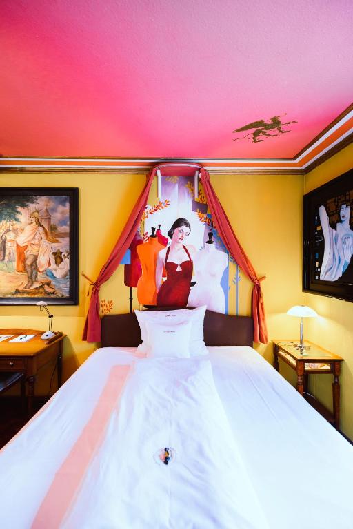 Postel nebo postele na pokoji v ubytování Design Hotel Euskirchen