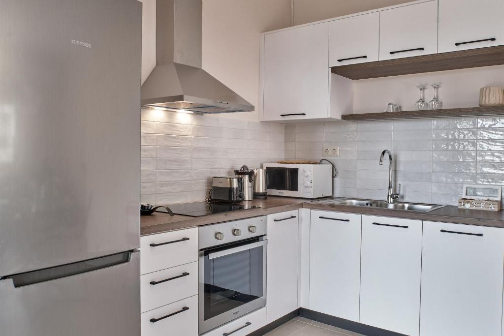 A kitchen or kitchenette at Friday Collection