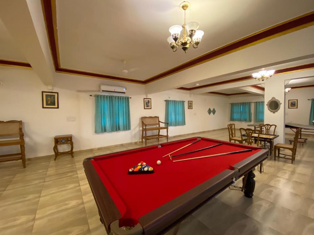 Biliár nebo kulečník v ubytování Dowlat Villas Palace-The Heritage
