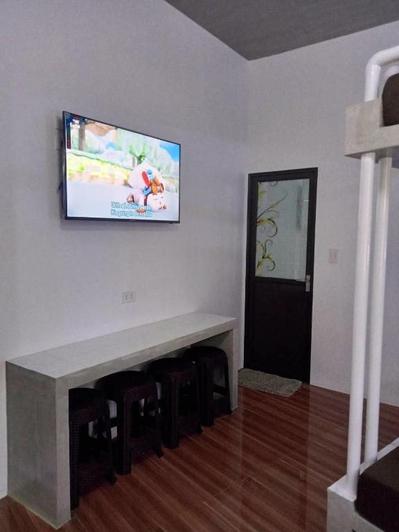 TV a/nebo společenská místnost v ubytování Ship MARIA Hotel