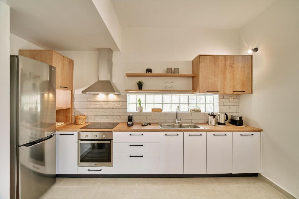 A kitchen or kitchenette at Friday Collection