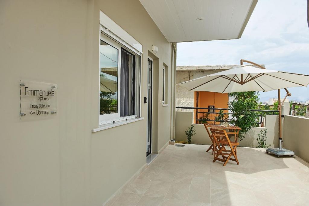 A balcony or terrace at Friday Collection