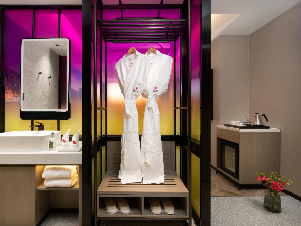 Koupelna v ubytování Echarm PLUS International Hotel Zhujiang New Town Wuyangcun Metro Station - Free Deliver Service to Canton Fair Complex During Canton Fair Period