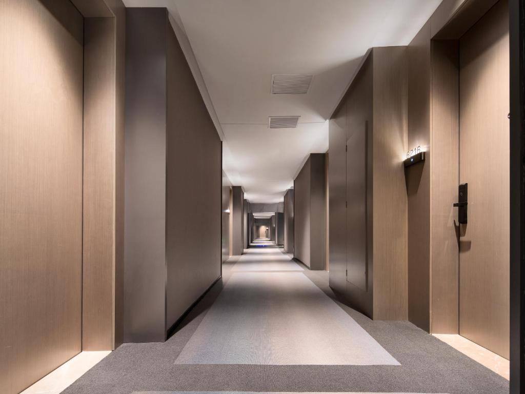 Fotografie z fotogalerie ubytování Echarm PLUS International Hotel Zhujiang New Town Wuyangcun Metro Station - Free Deliver Service to Canton Fair Complex During Canton Fair Period v Kantonu
