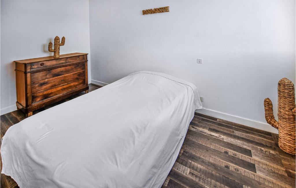 Postel nebo postele na pokoji v ubytování Nice Apartment In Carpentras With Wifi