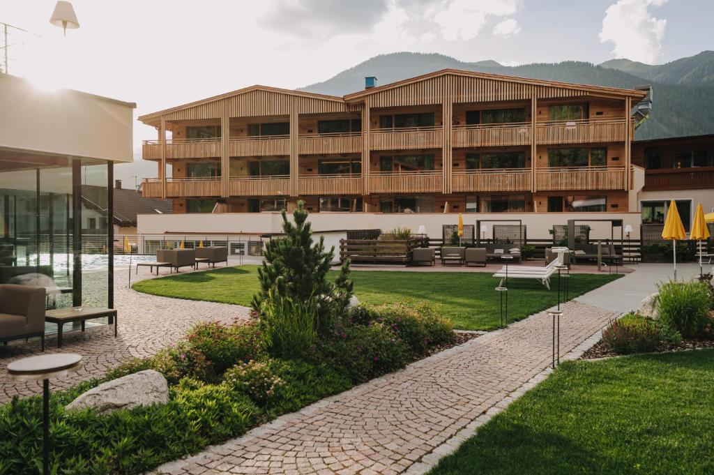 Nespecifikovaný výhled na hory nebo výhled na hory při pohledu z hotelu