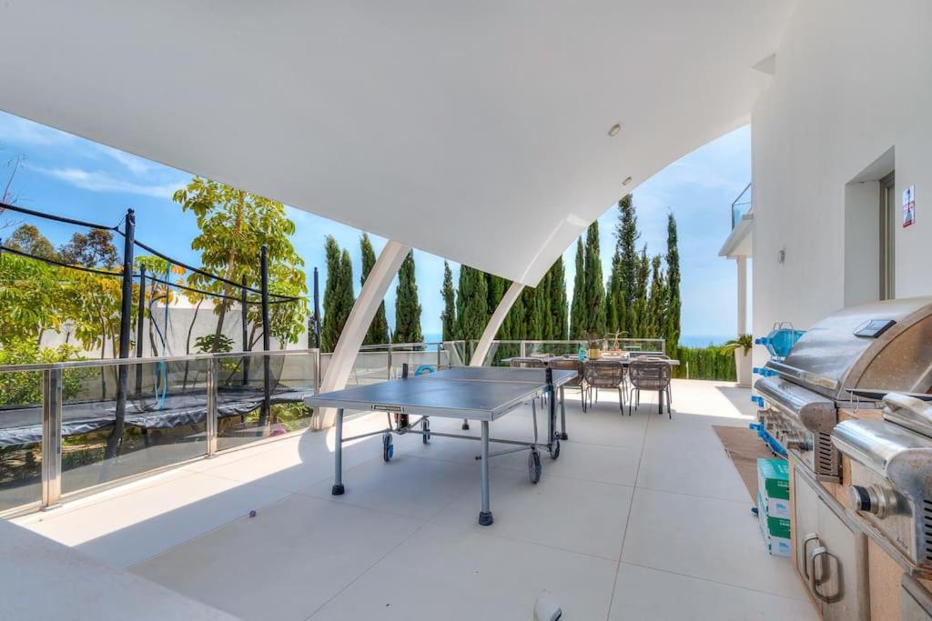 Balkón alebo terasa v ubytovaní Espectacular Villa in Higueron