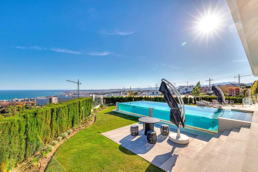 Bazén v ubytovaní Espectacular Villa in Higueron alebo v jeho blízkosti