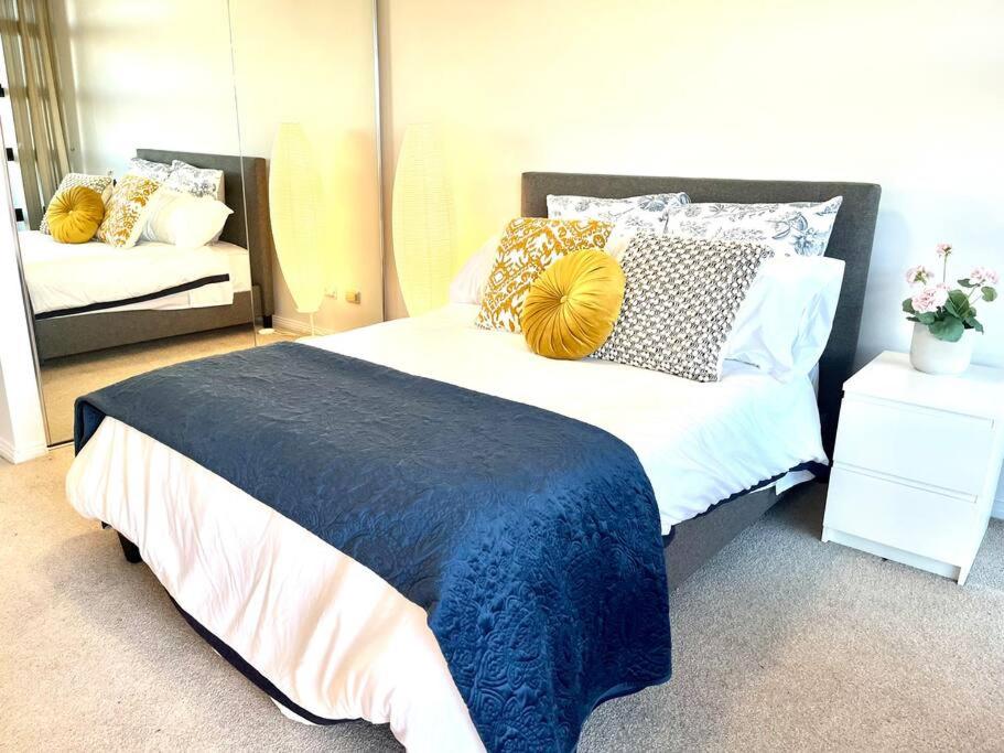 Super convenient modern 2 bedroom 2 bath parking, Sydney Tarifs 2023