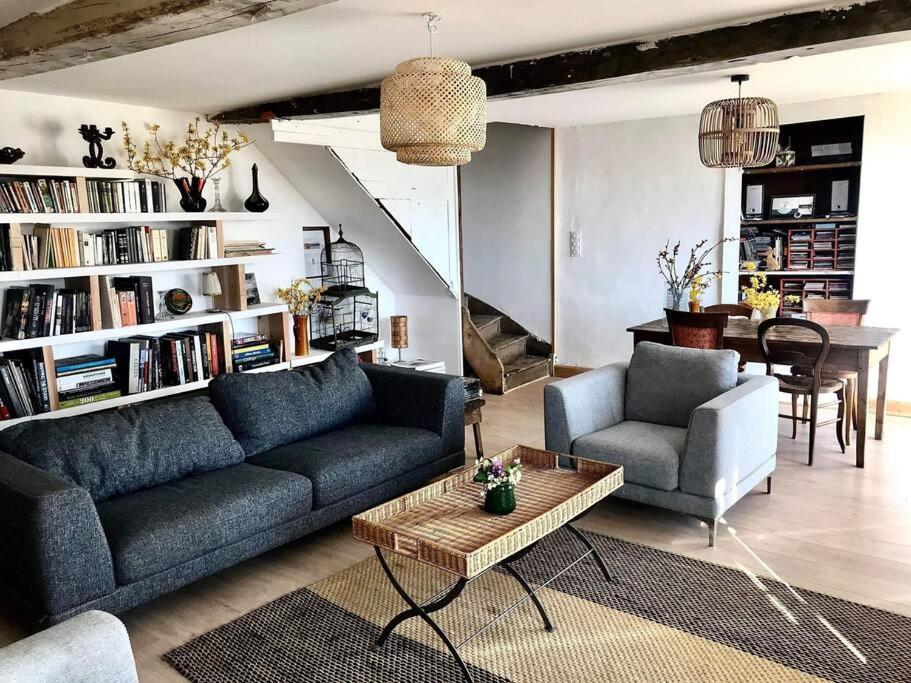 Photo de la galerie de l'établissement Grande et belle maison. Jardin. Lac des Sapins., à Meaux-la-Montagne