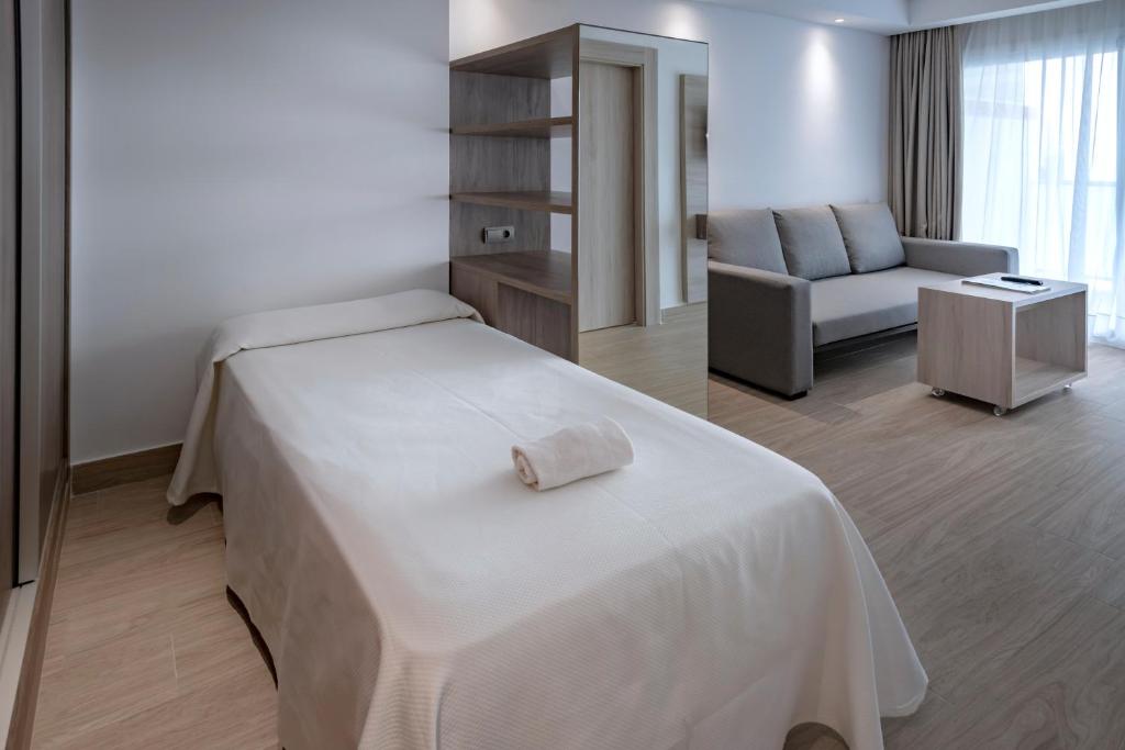 Posteľ alebo postele v izbe v ubytovaní 4R Salou Park Resort II