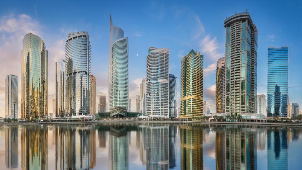 FAM Living – Lake Point Tower – Daily & Monthly Offers