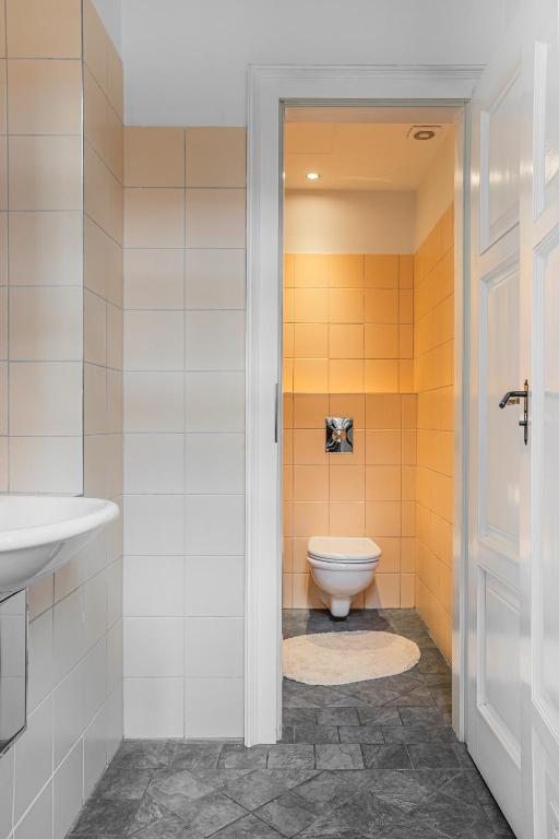 Koupelna v ubytování New Stylish 3 Suites Bedrooms Apt in Mala Strana - N2nd