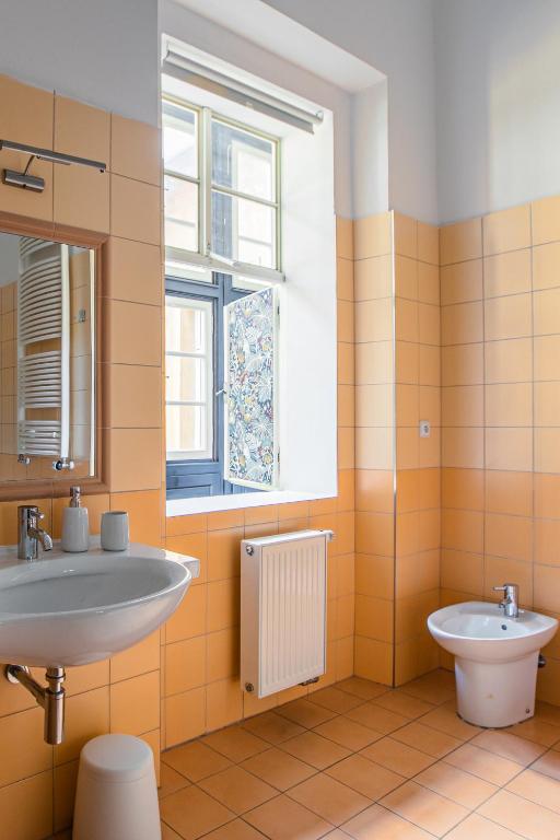 Koupelna v ubytování New Stylish 3 Suites Bedrooms Apt in Mala Strana - N2nd