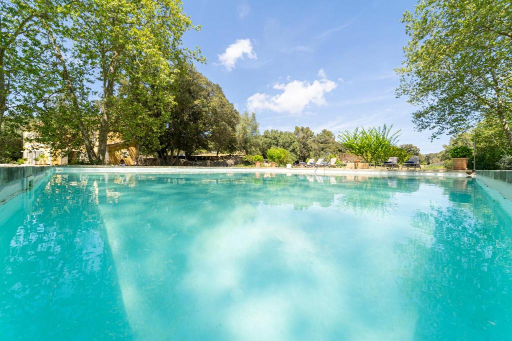 Bazén v ubytování Finca Boutique Can Regalat nebo v jeho okolí