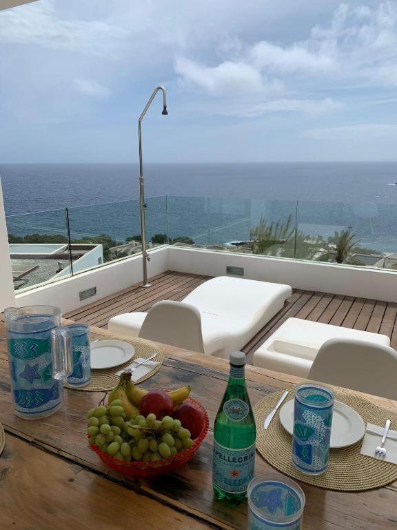LUXURY VILLA EN IBIZA CON VISTAS INCREÍBLES – URBANIZACIÓN ...