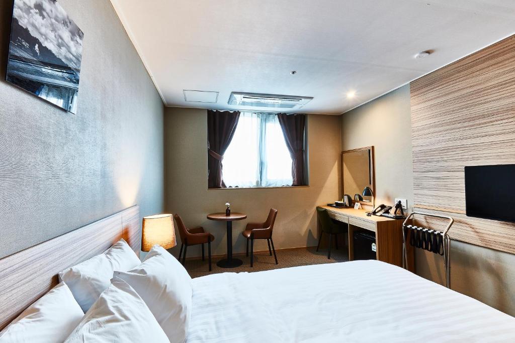 TV a/nebo společenská místnost v ubytování The Interra Hotel Pyeongtaek