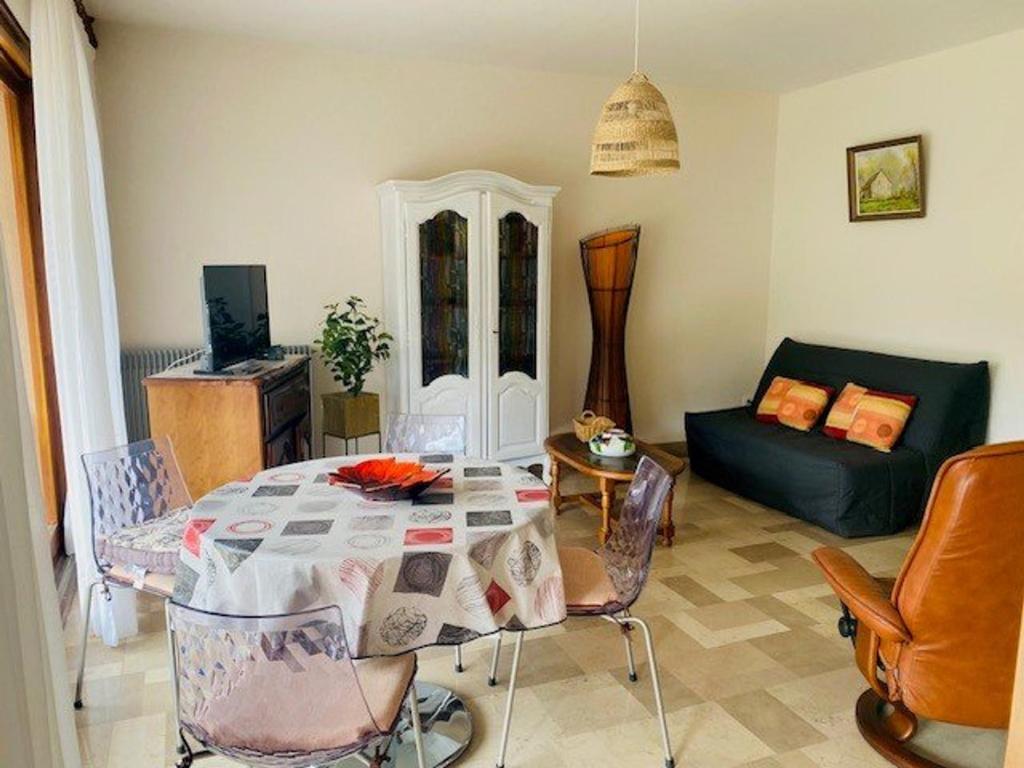 Fotografia z galérie ubytovania Charmant F2** avec Terrasse et Garage - Proche Thermes, Centre-Ville et Wifi - Amélie-les-Bains - FR-1-703-30 v destinácii Amélie-les-Bains-Palalda