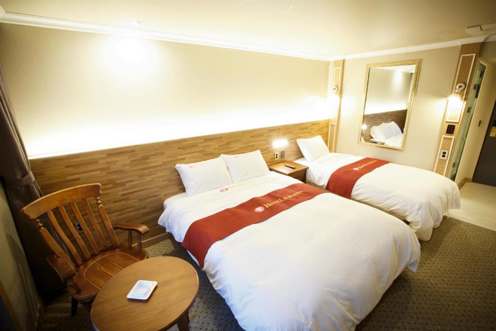 Postel nebo postele na pokoji v ubytování Ariana Hotel