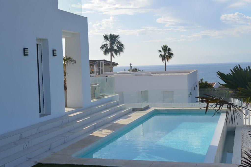 Willa z basenem i oceanem w obiekcie Villa Eliseo - private pool and sea views I 2400 w mieście San Roque