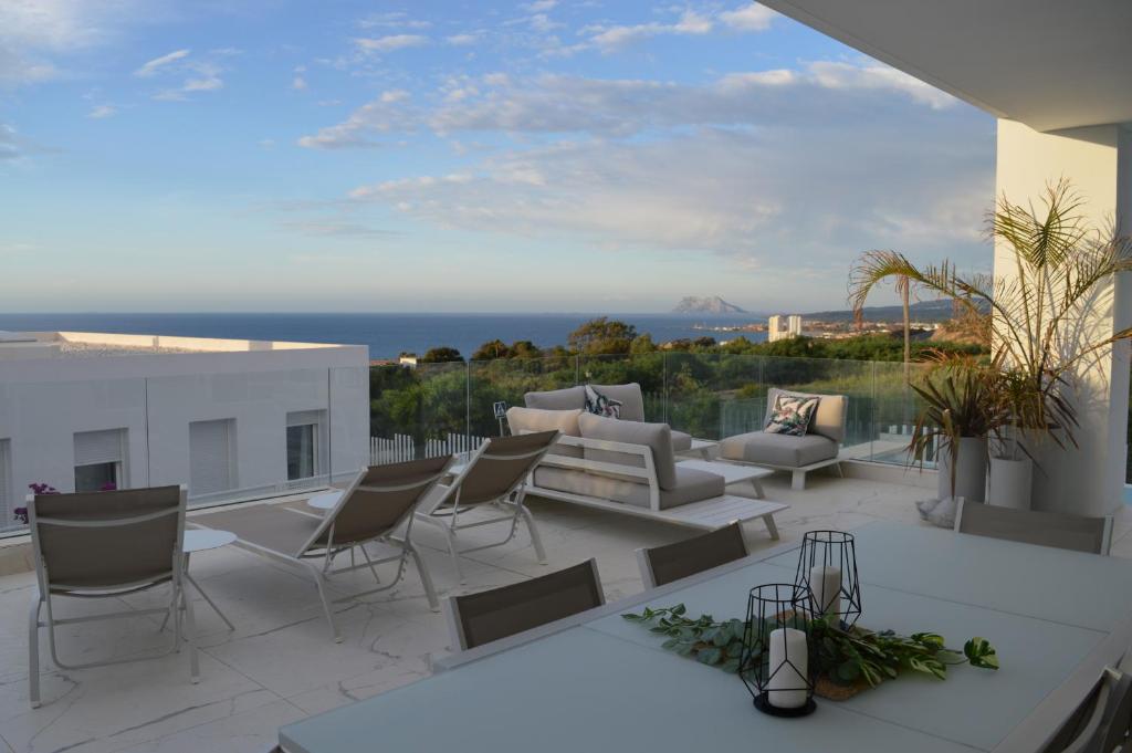 Część wypoczynkowa w obiekcie Villa Eliseo - private pool and sea views I 2400