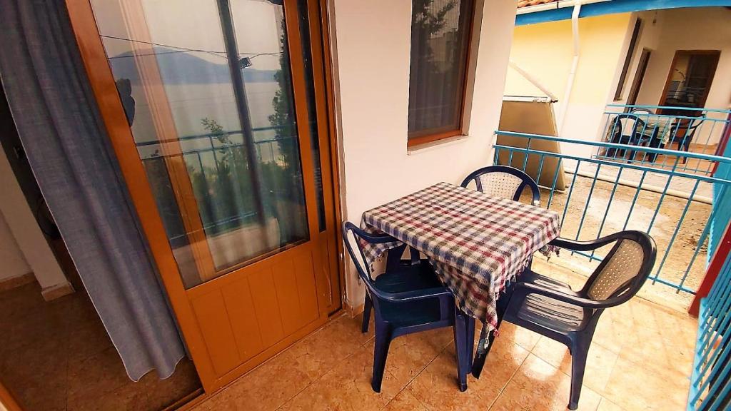 Second Room of Cozy Beachside Haven - Panoramic Radhime Retreat with Balcony Dining - Image 4