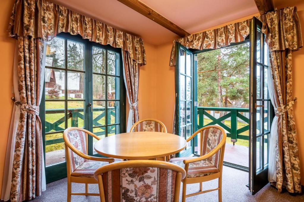 Posezení v ubytování Hotel na Jezeře