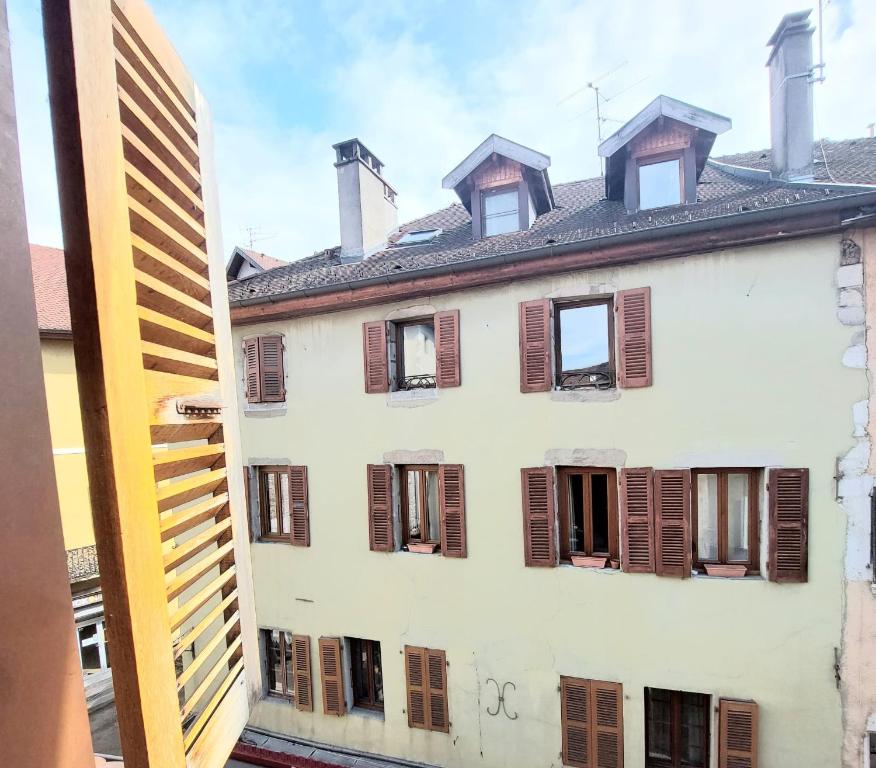 Budova, v ktorej sa apartmán nachádza