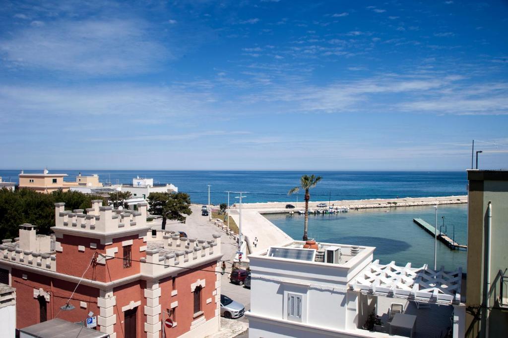 vistas al océano desde un edificio en Al Porticciolo di Savelletri, en Savelletri di Fasano