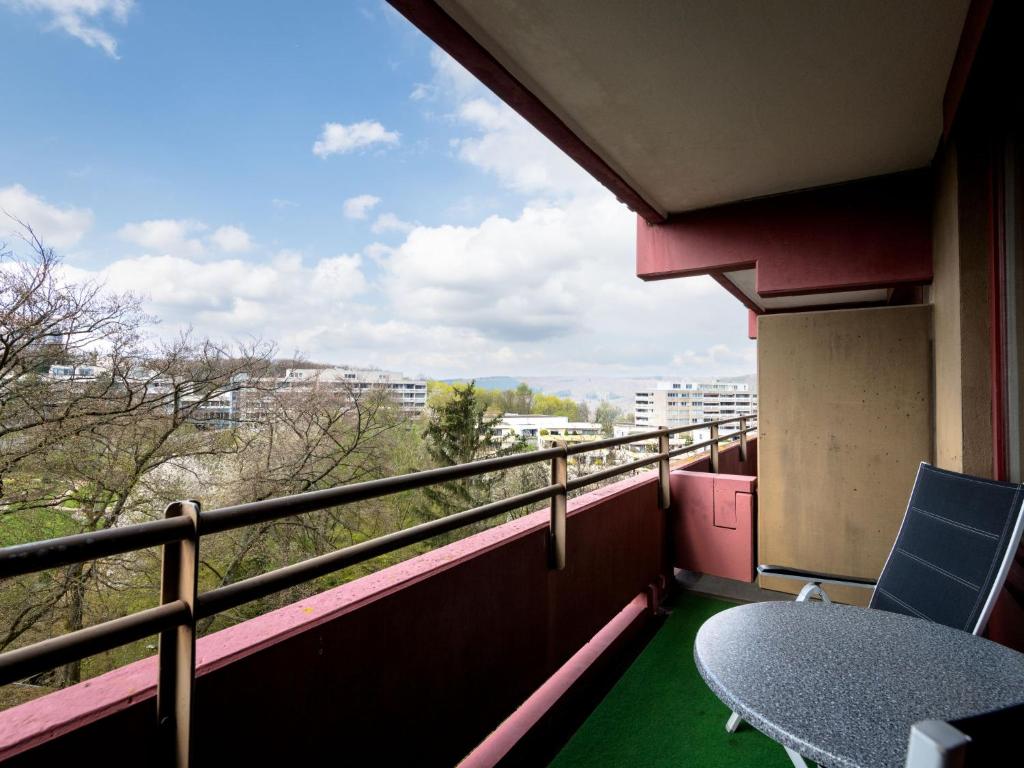 En balkon eller terrasse på Apartment B609 by Interhome