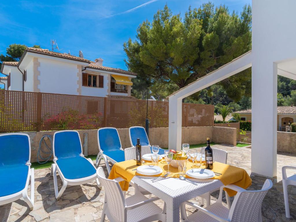 Patio nebo venkovní prostory v ubytování Holiday Home Clara R by Interhome