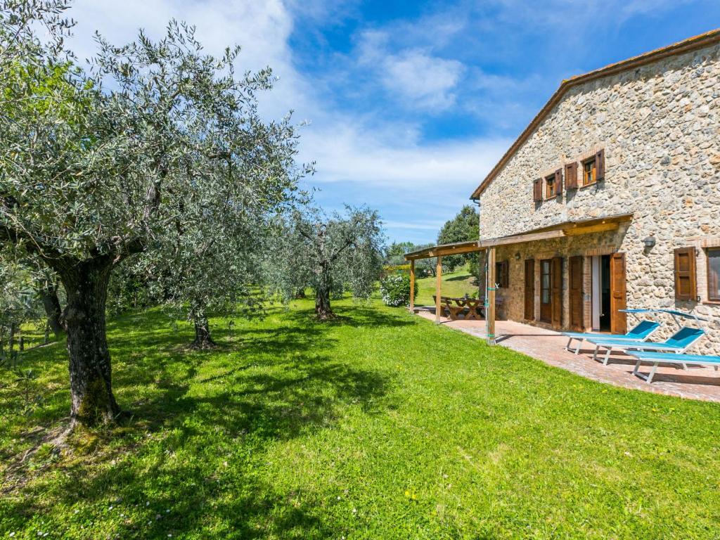 Ogród w obiekcie Holiday Home Il Fienile by Interhome